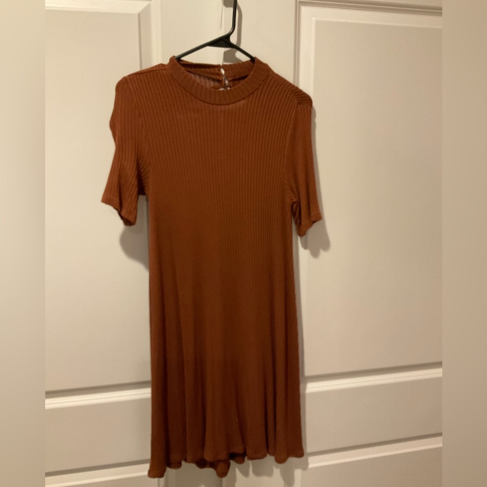 AE Short Sleeve Rust Ribbed Dress